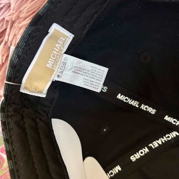 Michael Kors Monogram Cap - Picture 4 of 10